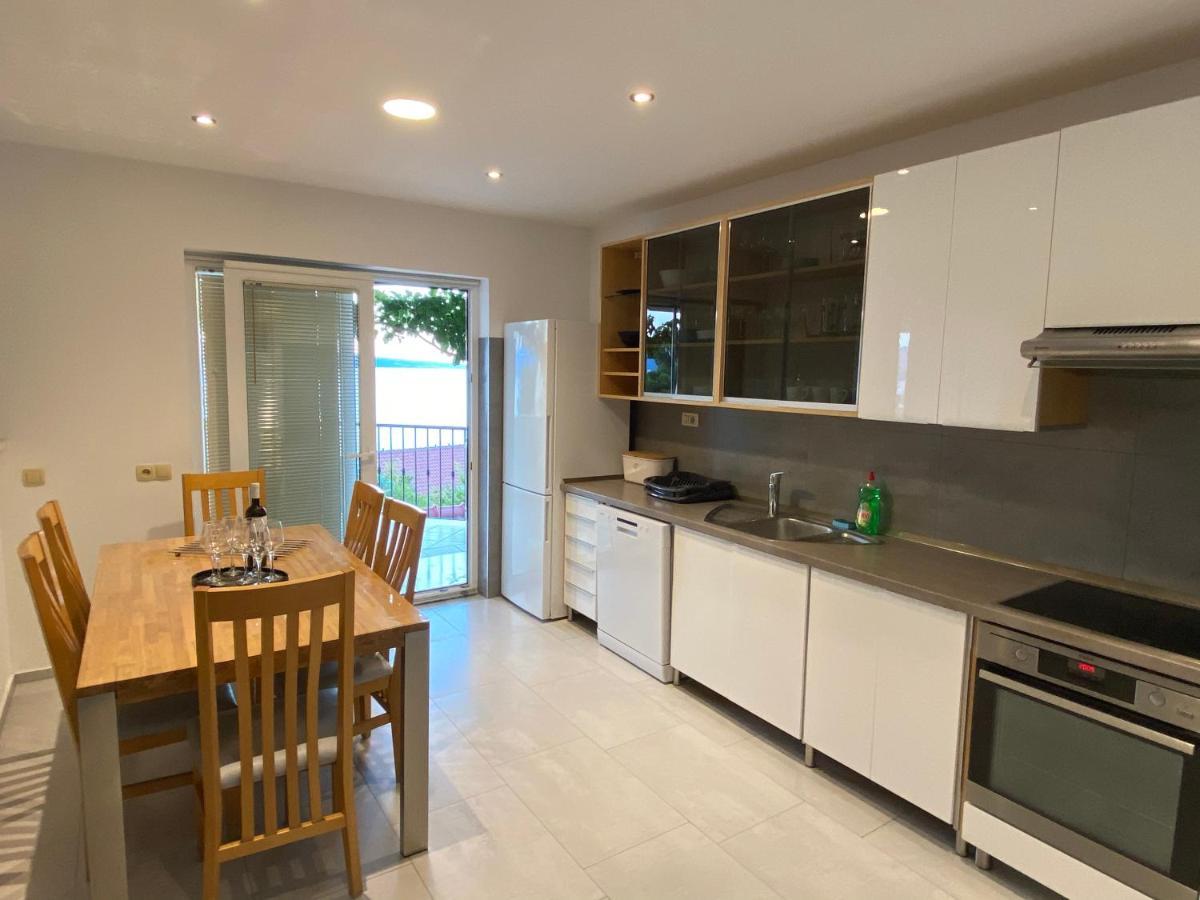Apartmani Mateo โอมิช ภายนอก รูปภาพ
